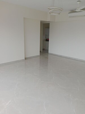 Room in 3 BHK Apartment at Mirchandani Triton, Santacruz West – for Sale