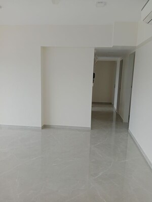 Room in 3 BHK Apartment at Mirchandani Triton, Santacruz West – for Sale