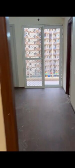 Room in 2 BHK Apartment at Rise Organic Homes, Mahurali – for Rent