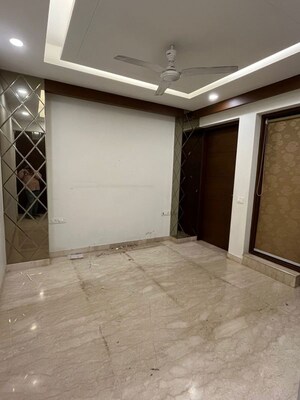 Room in 3 BHK Builder Floor at Palam Vihar – for Rent