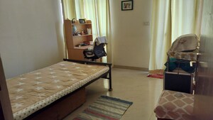 Bedroom in 4 BHK Apartment at Parsvnath Planet, Gomti Nagar – for Rent