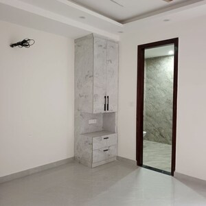 Room in 3 BHK Builder Floor at BPTP District Faridabad, Sector 81 – for Rent