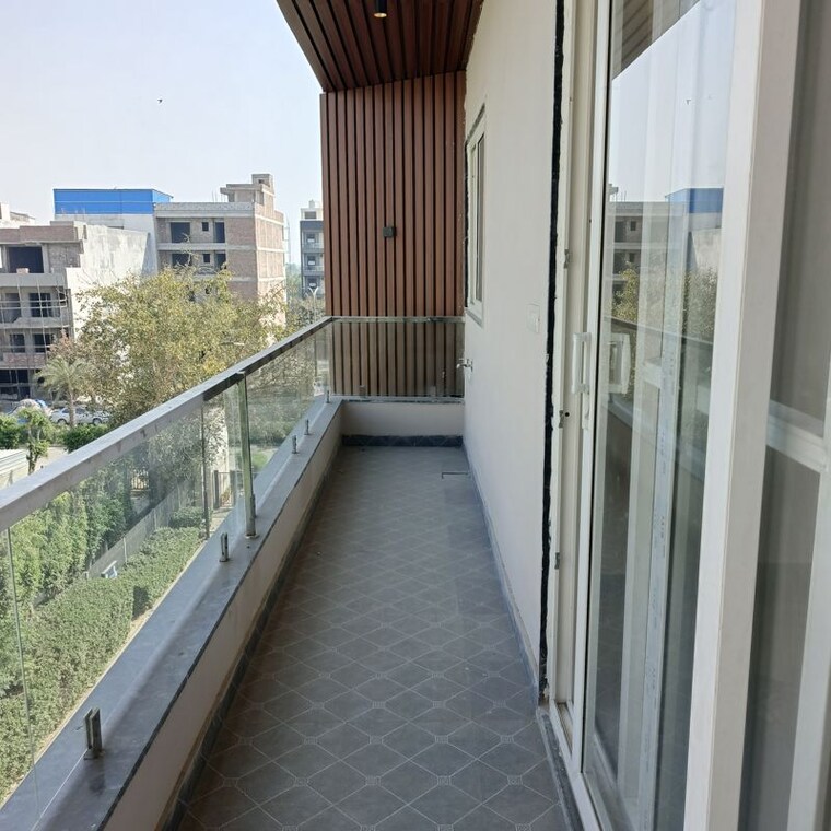 Balcony, bptp-district-faridabad 3 Bedroom 172 Sq.Yd. Builder Floor In Sector 81 Faridabad 10305885