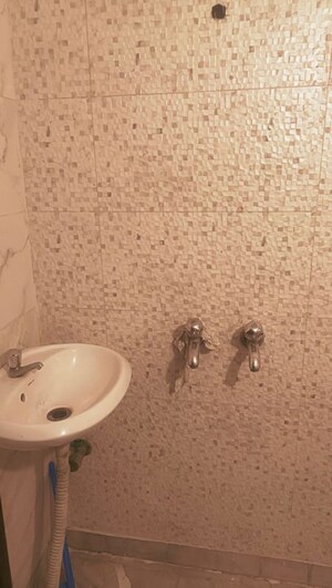 Bathroom in 1 RK Builder Floor at Sector 23 – for Rent