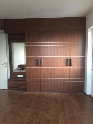 Room in 3 BHK Apartment at Shela – for Rent