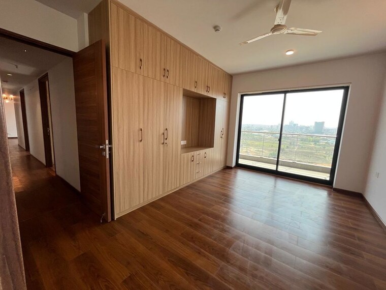 Resale 4 Bedroom 2610 Sq.Ft. Apartment in DLF The Icon, Dlf Phase V ...