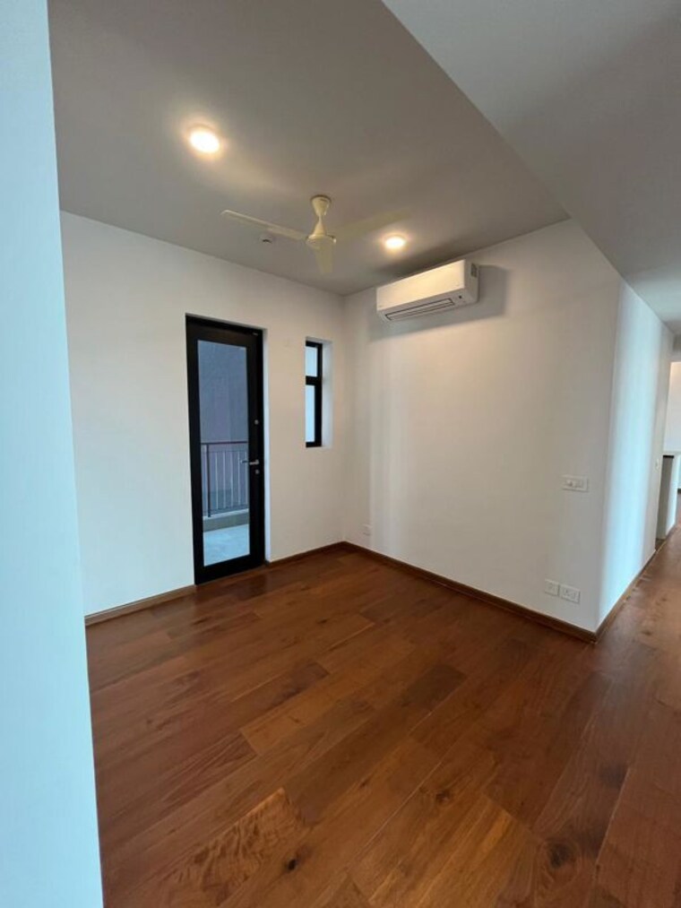 Resale 4 Bedroom 2610 Sq.Ft. Apartment in DLF The Icon, Dlf Phase V ...