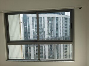 Room in 2 BHK Apartment at Kalpataru Immensa, Kolshet Road – for Rent