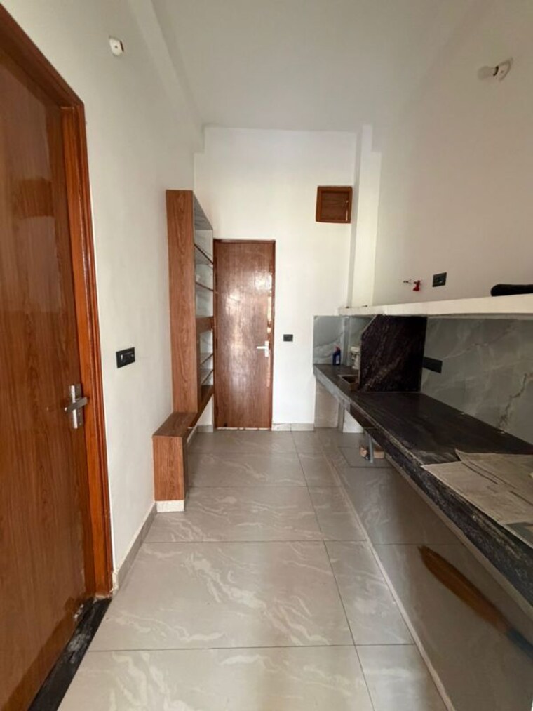 Kitchen, gaur-yamuna-city 1.5 Bedroom 945 Sq.Ft. Apartment In Gaur Yamuna City Greater Noida 10306239