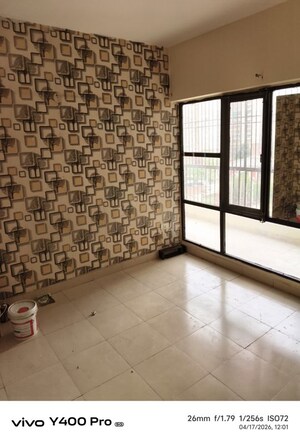 Room in 2 BHK Apartment at OP Floridaa, Sector 82 – for Rent