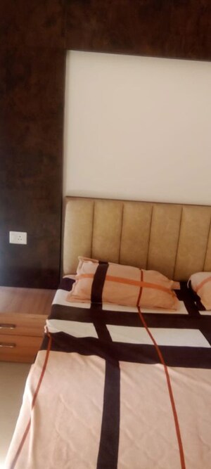 Furnished Amenities in 5 BHK Penthouse at Parker White Lily, Sector 8 – for Sale