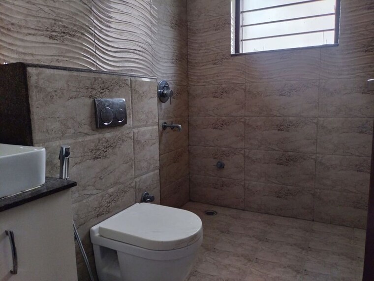Bathroom, unitech-fresco 3.5 Bedroom 1877 Sq.Ft. Apartment In Sector 50 Gurgaon 10306379