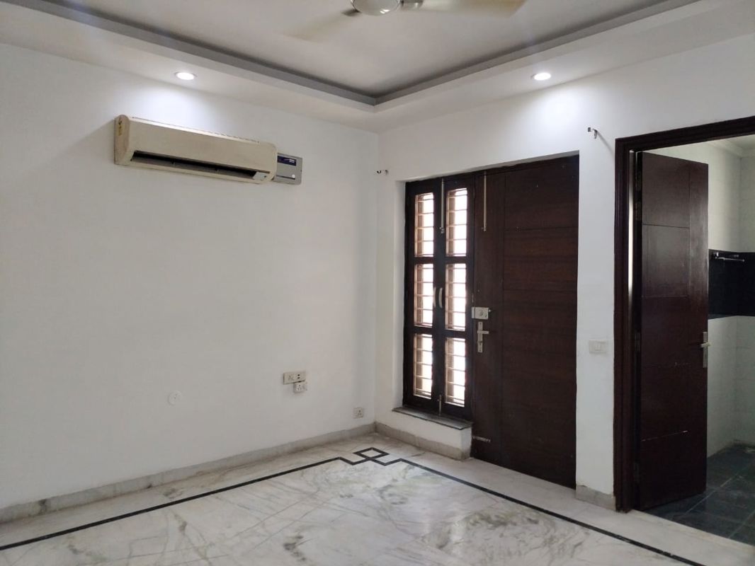 3.5 BHK + Servant Room Apartment For Sale in Unitech Fresco