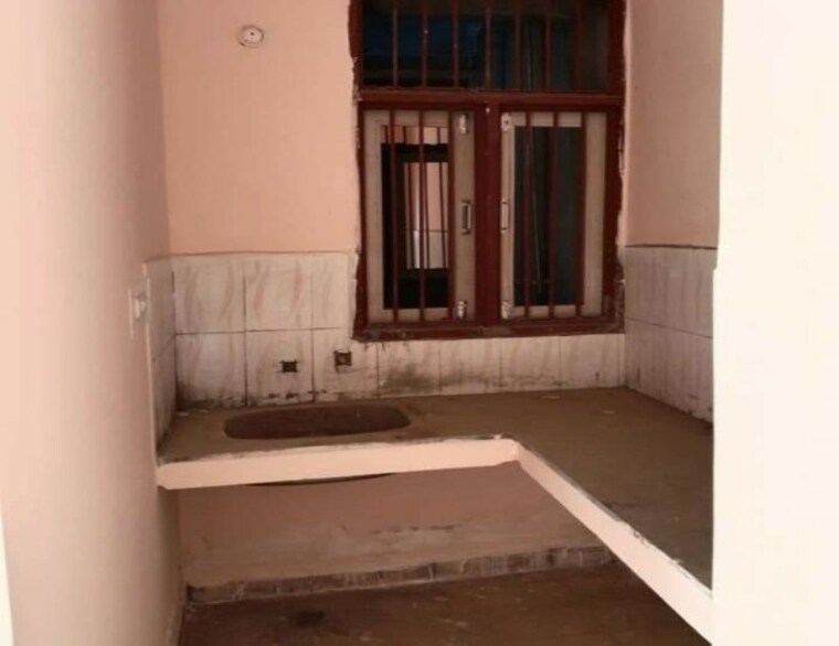 Kitchen, alpha ii greater noida 3 Bedroom 114 Sq.Mt. Independent House In Alpha Ii Greater Noida Greater Noida 10306694