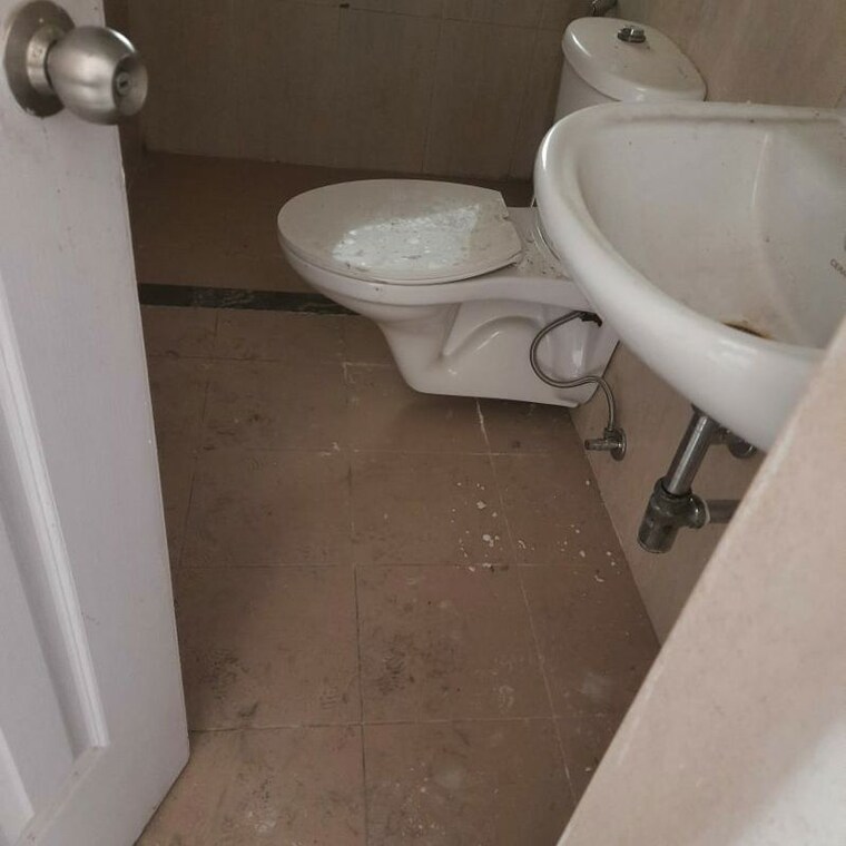 Bathroom, alpha ii greater noida 3 Bedroom 170 Sq.Mt. Independent House In Alpha Ii Greater Noida Greater Noida 10306734
