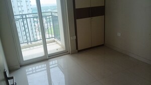 Room in 3 BHK Apartment at Eldeco Live By The Greens, Sector 150 – for Rent