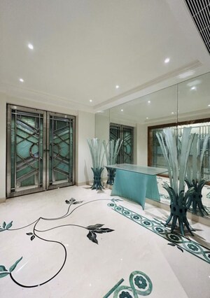 Team Area in 6+ BHK Villa at Juhu – for Sale