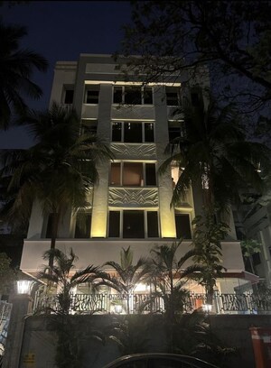 6+ BHK Villa – Exterior View View at Juhu - for Sale