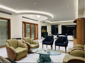 Living Room in 6+ BHK Villa at Juhu – for Sale