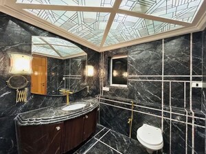 6+ BHK Villa – Exterior View View at Juhu - for Sale