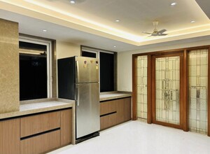 Room in 6+ BHK Villa at Juhu – for Sale