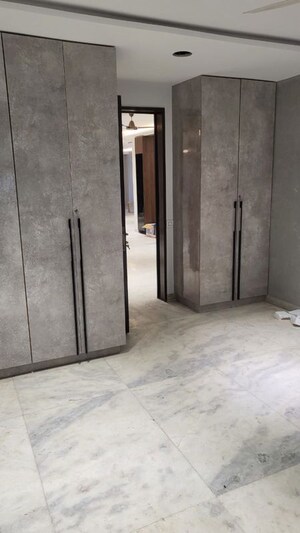 Room in 4 BHK Builder Floor at Greater Kailash – for Sale