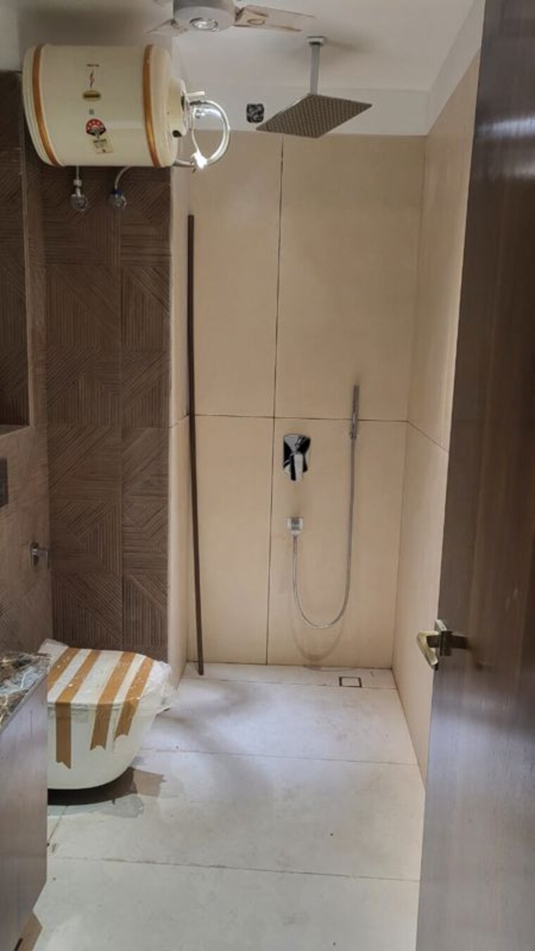 Bathroom, greater kailash 4 Bedroom 311 Sq.Yd. Builder Floor In Greater Kailash Delhi 10307064
