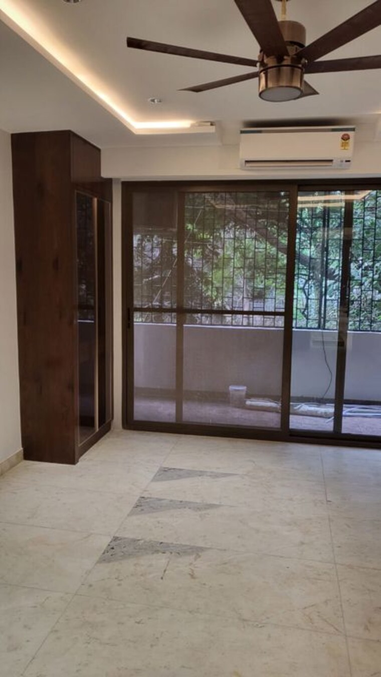Room, greater kailash 4 Bedroom 311 Sq.Yd. Builder Floor In Greater Kailash Delhi 10307064