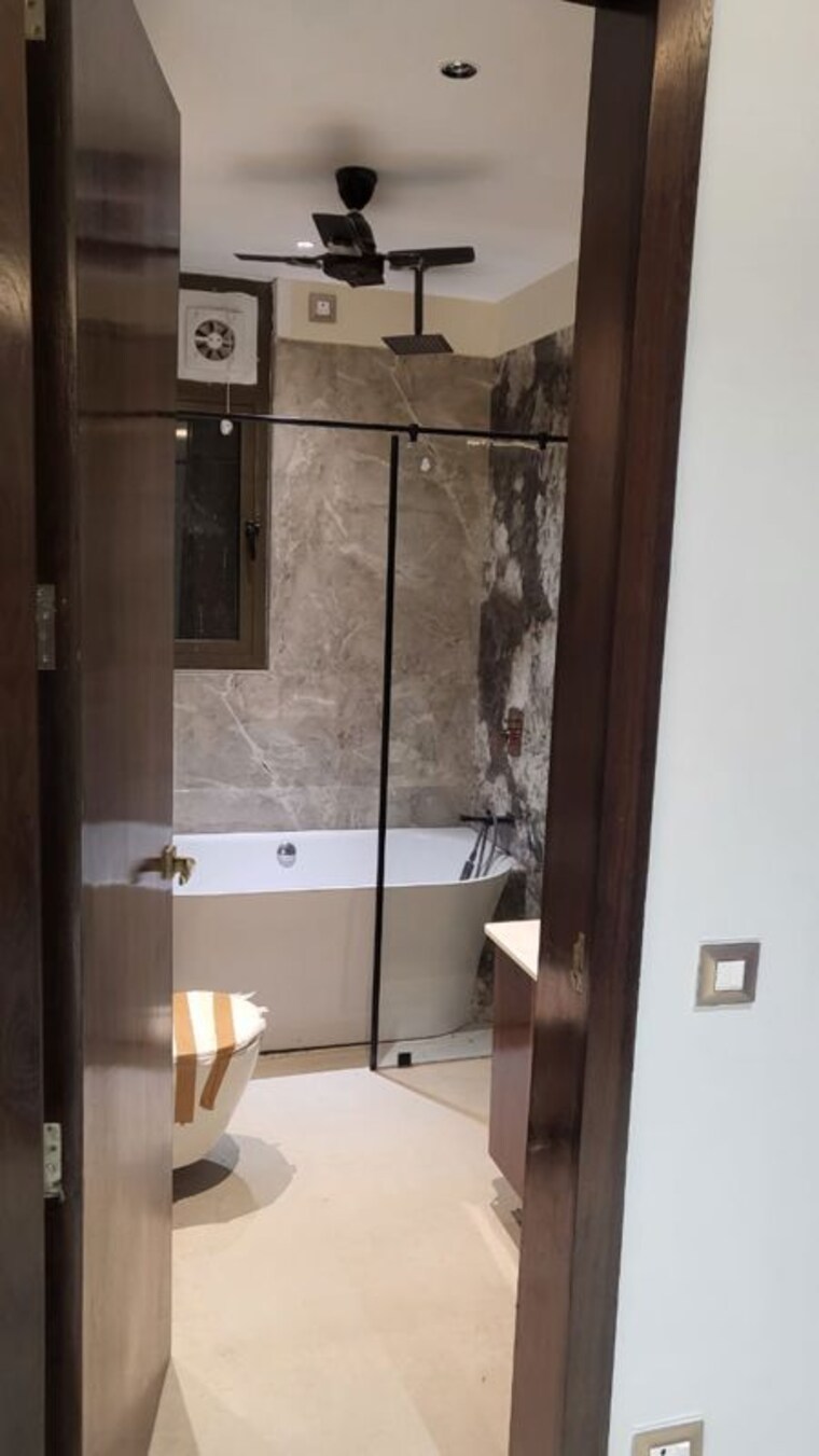 Attached Bathroom, greater kailash 4 Bedroom 311 Sq.Yd. Builder Floor In Greater Kailash Delhi 10307064