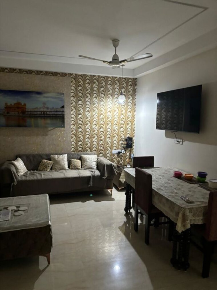 Living Room, hbh colony 2 Bedroom 200 Sq.Ft. Builder Floor In Hbh Colony Faridabad 10307182