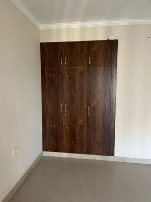 Furnished Amenities in 3.5 BHK Apartment at Paramount Floraville, Sector 137 – for Rent