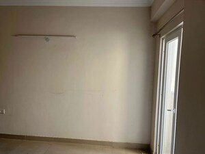 Room in 3.5 BHK Apartment at Paramount Floraville, Sector 137 – for Rent