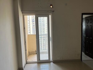 Room in 3.5 BHK Apartment at Paramount Floraville, Sector 137 – for Rent