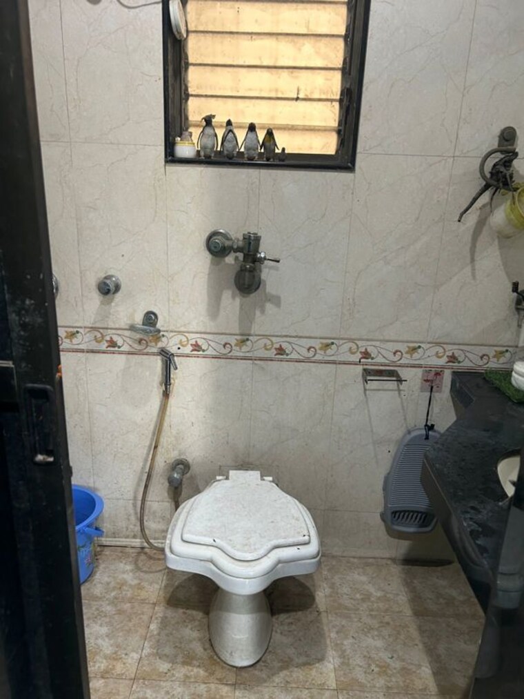 Attached Bathroom, lake-primrose 2 Bedroom 930 Sq.Ft. Apartment In Powai Mumbai 10307221