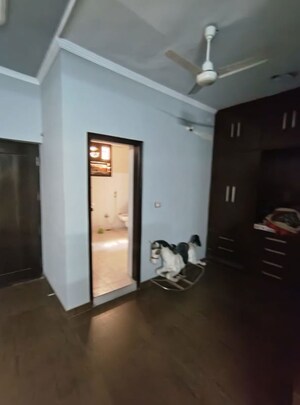 Parking in 3 BHK Builder Floor at Hbh Colony – for Rent