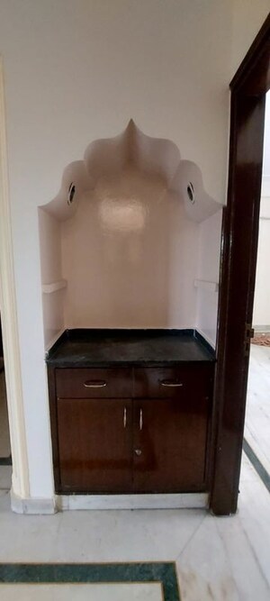 Furnished Amenities in 3 BHK Builder Floor at Sarvodaya Enclave – for Rent