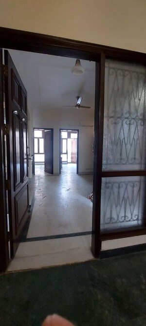 Room in 3 BHK Builder Floor at Sarvodaya Enclave – for Rent