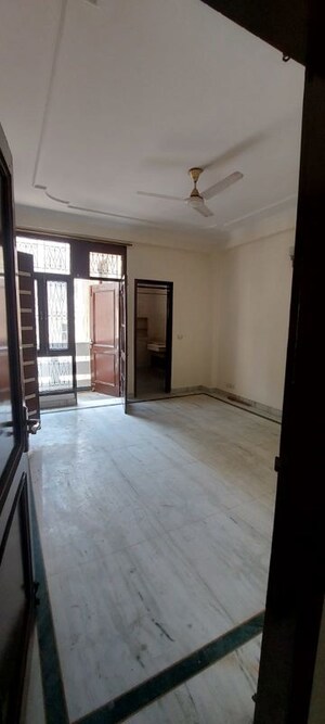 Room in 3 BHK Builder Floor at Sarvodaya Enclave – for Rent
