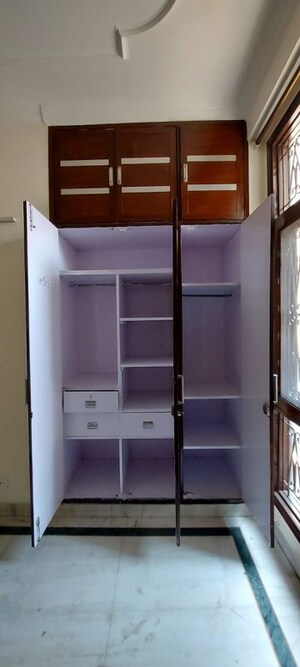 Furnished Amenities in 3 BHK Builder Floor at Sarvodaya Enclave – for Rent