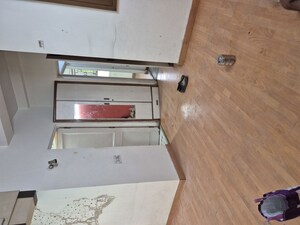 Furnished Amenities in 1.5 BHK Apartment at Mayur Vihar – for Rent