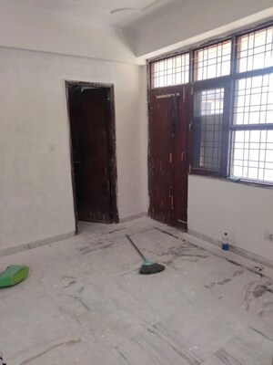 Room in 3 BHK Apartment at Siddhi Vinayak Apartments Gurgaon, Sector 55 – for Rent