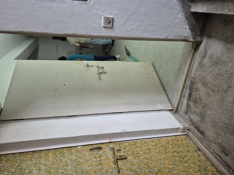 Bathroom, mayur vihar 2.5 Bedroom 1050 Sq.Ft. Apartment In Mayur Vihar Delhi 10307419