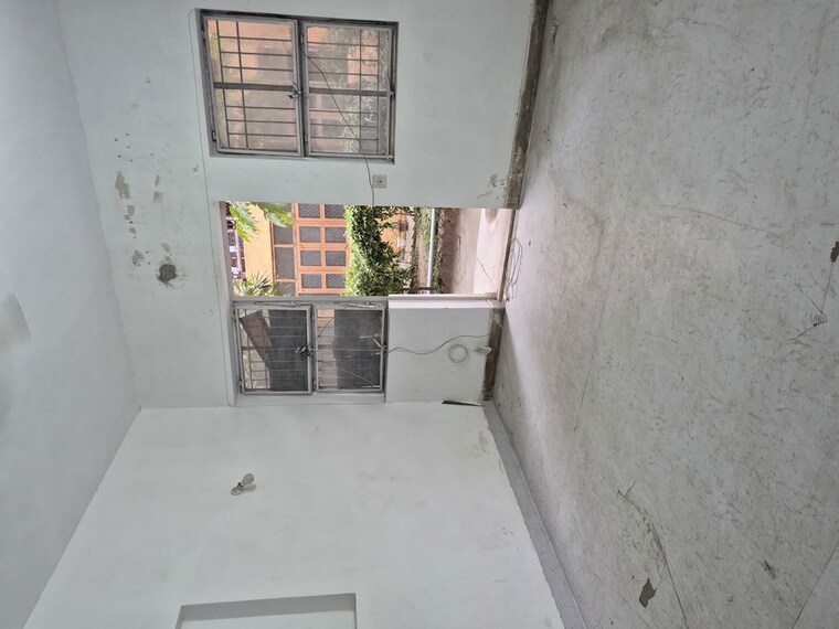 Balcony, mayur vihar 2.5 Bedroom 1050 Sq.Ft. Apartment In Mayur Vihar Delhi 10307419