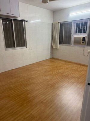 Room in 2 BHK Apartment at Santacruz West – for Rent