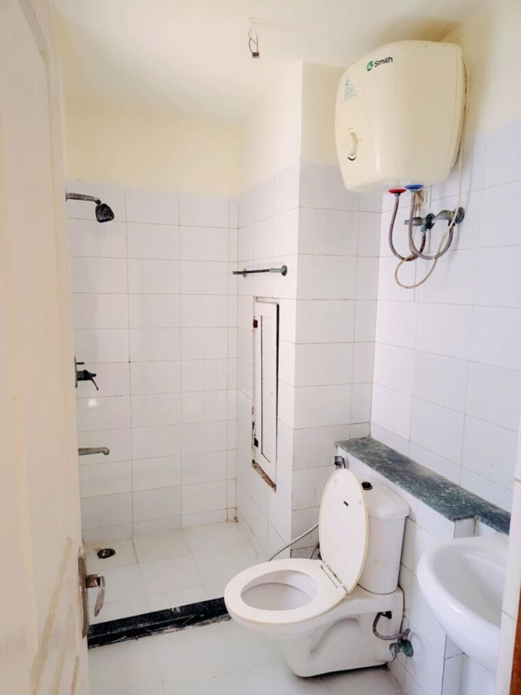 Bathroom, ras-palm-residency 3 Bedroom 1350 Sq.Ft. Apartment In Sector 76 Faridabad 10307469