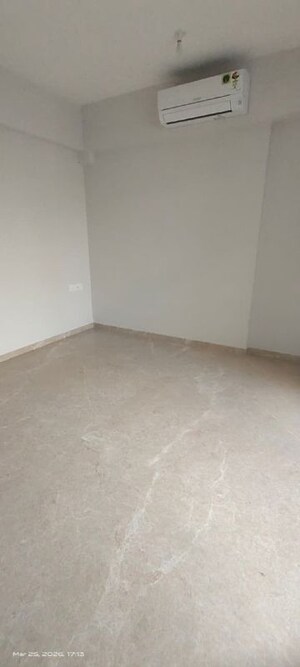 Room in 2 BHK Apartment at Khar West – for Rent