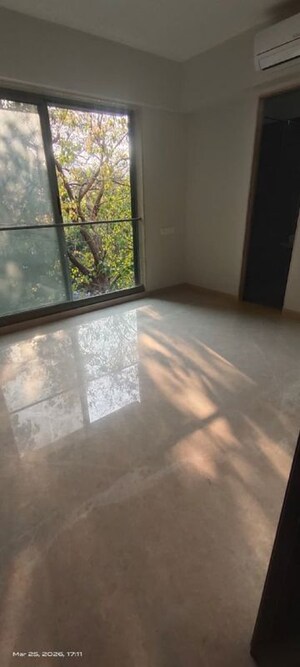 Room in 2 BHK Apartment at Khar West – for Rent