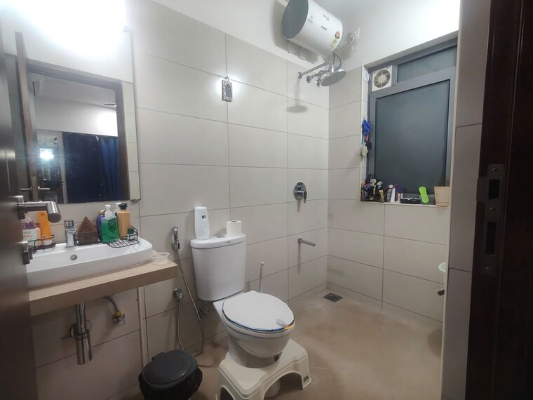 Bathroom, kalpataru-bliss 2 Bedroom 752 Sq.Ft. Apartment In Santacruz East Mumbai 10307531