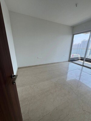 Room in 3 BHK Apartment at Kalpataru Immensa, Kolshet Road – for Sale