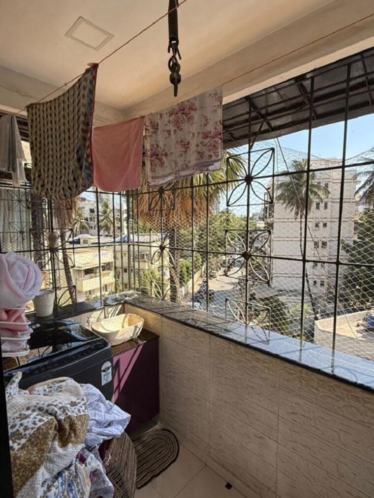 Balcony, bandra west 3 Bedroom 1100 Sq.Ft. Apartment In Bandra West Mumbai 10307560